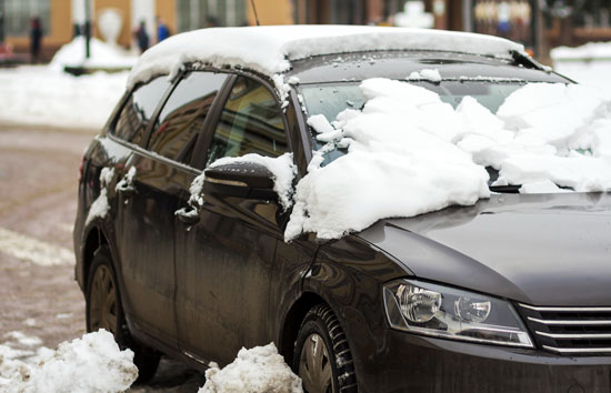 Помощь юриста по вопросам взыскания ущерба от падения снега на автомобиль