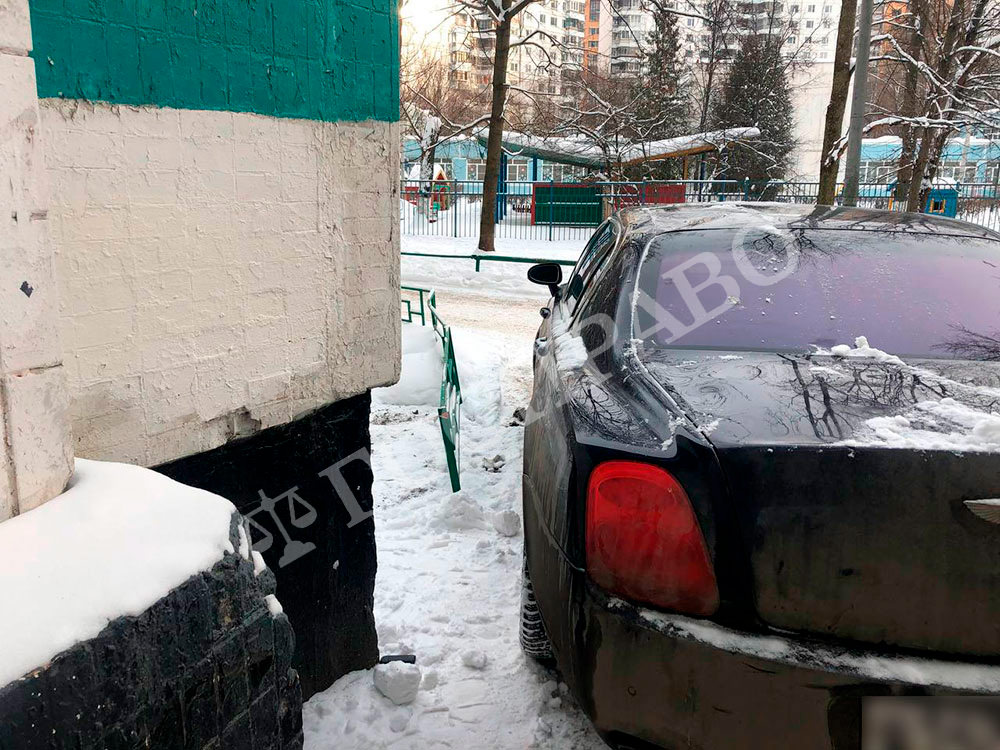 Оценка ущерба от падения снега на автомобиль Bentley