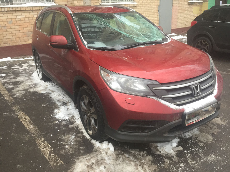 Взыскан ущерб от снега автомобилю HONDA CR-V Москва