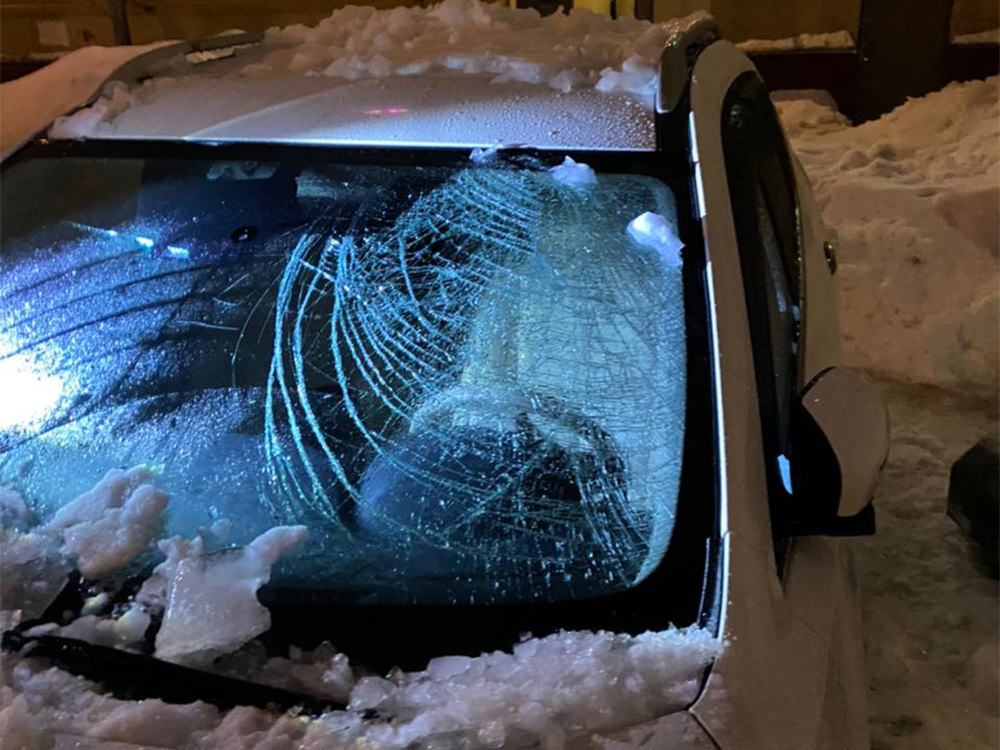 Взыскание с ГБУ «Жилищник» 293 166 рублей за падение снега на автомобиль